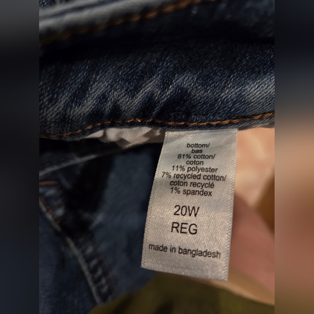 High Rise Taper Leg Jeans - Picture 5 of 5